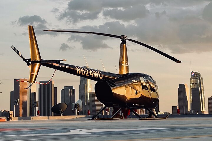 Paseo privado en helicóptero por Los Ángeles con aterrizaje en el tejado