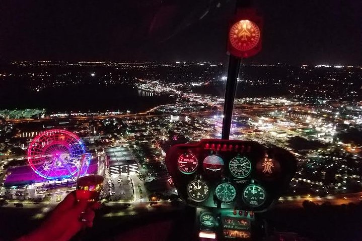 Tour notturno in elicottero sui parchi a tema di Orlando