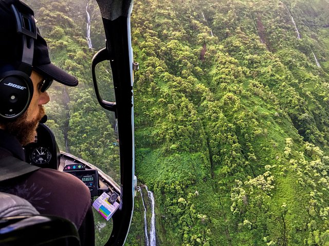 Vol en hélicoptère sans portes à l&rsquo;ouest de Maui et à Molokai