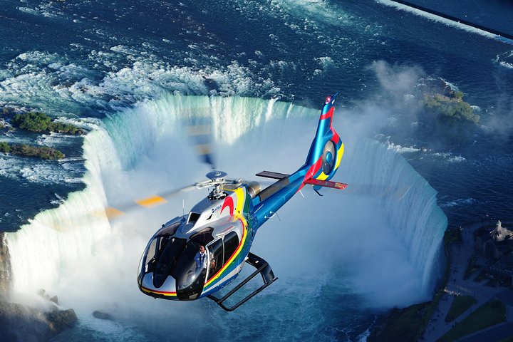 Esclusivo tour delle cascate del Niagara più giro in elicottero e pranzo alla Skylon Tower