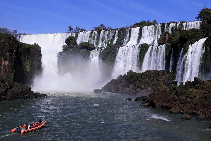 Die Iguazú-Wasserfälle von der brasilianischen Seite: Macuco Safari, Hubschrauberrundflug und Vogelpark