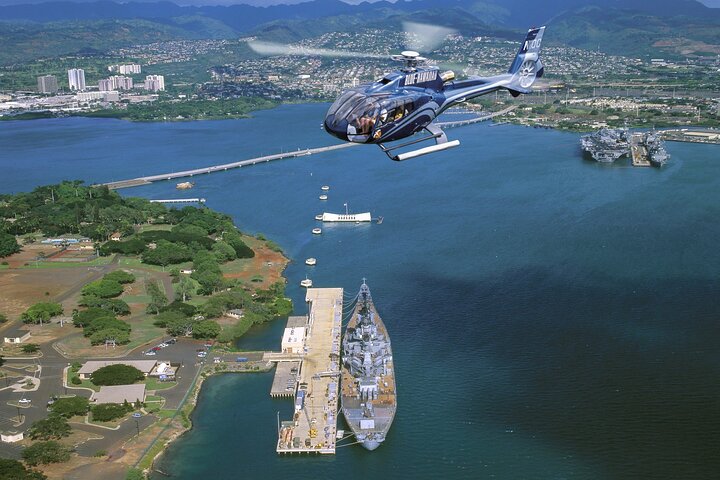 Blauer Himmel von Oahu Hubschrauberrundflug