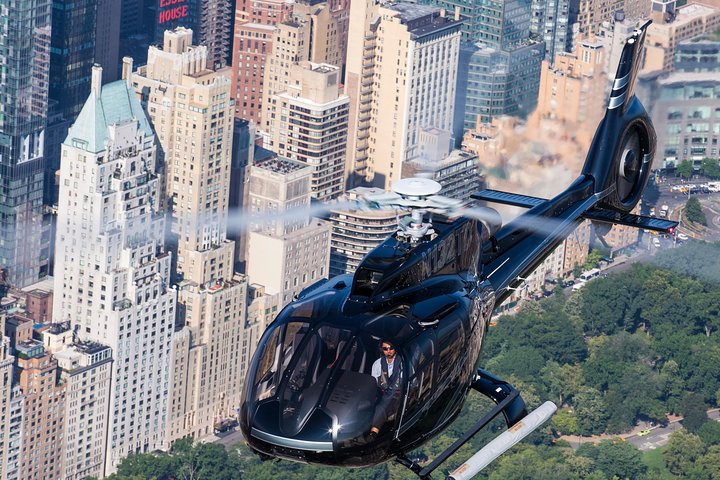 Privater Hubschrauberrundflug über New York: City Skyline Experience