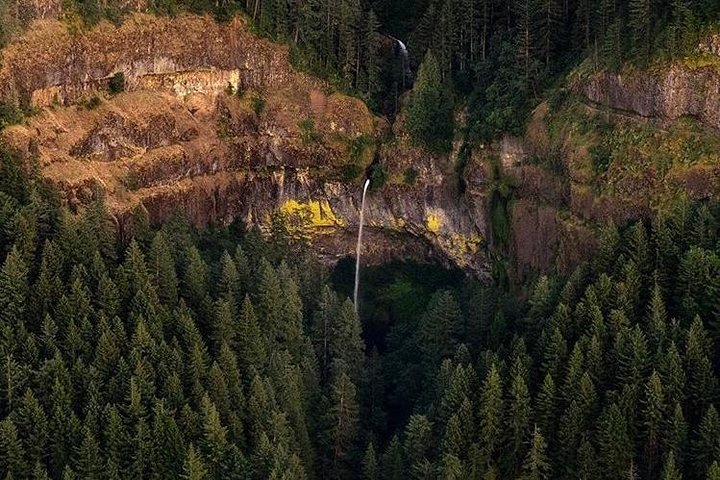 Exclusive 1 Hour Private Gorge &#038; Portland Air Tour for 3