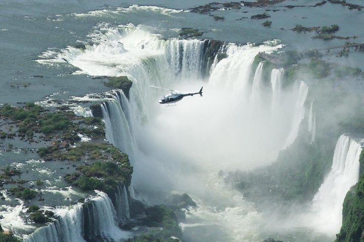 Vuelo en helicóptero con vista panorámica sobre las cataratas del Iguazú