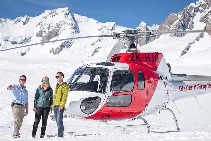 Volo dell&#8217;elicottero del ghiacciaio di Fox con atterraggio della neve