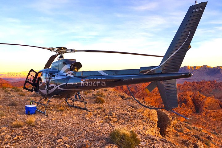 Vol en hélicoptère au Grand Canyon et atterrissage dans la Valley of Fire au coucher du soleil