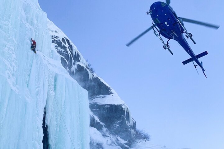 Aventura de escalada en hielo en helicóptero de invierno