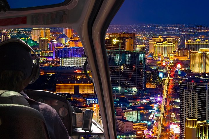Hubschrauberrundflug über Las Vegas bei Nacht mit optionalem VIP-Transport