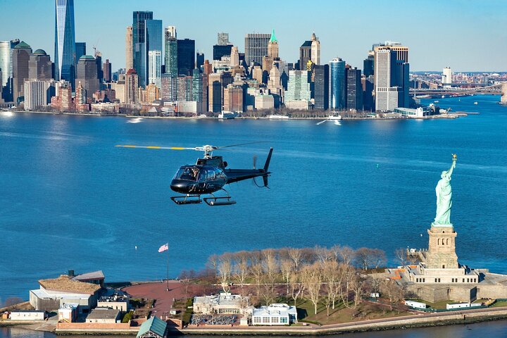 L&rsquo;Empire Helicopter Tour de New York