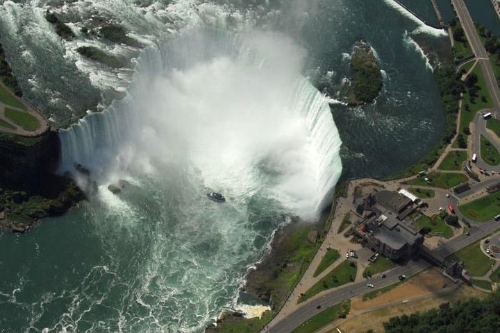 Tour privato: romantico volo in elicottero alle Cascate del Niagara