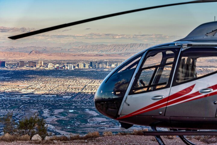 Survol de nuit du Strip de Las Vegas en hélicoptère avec transport